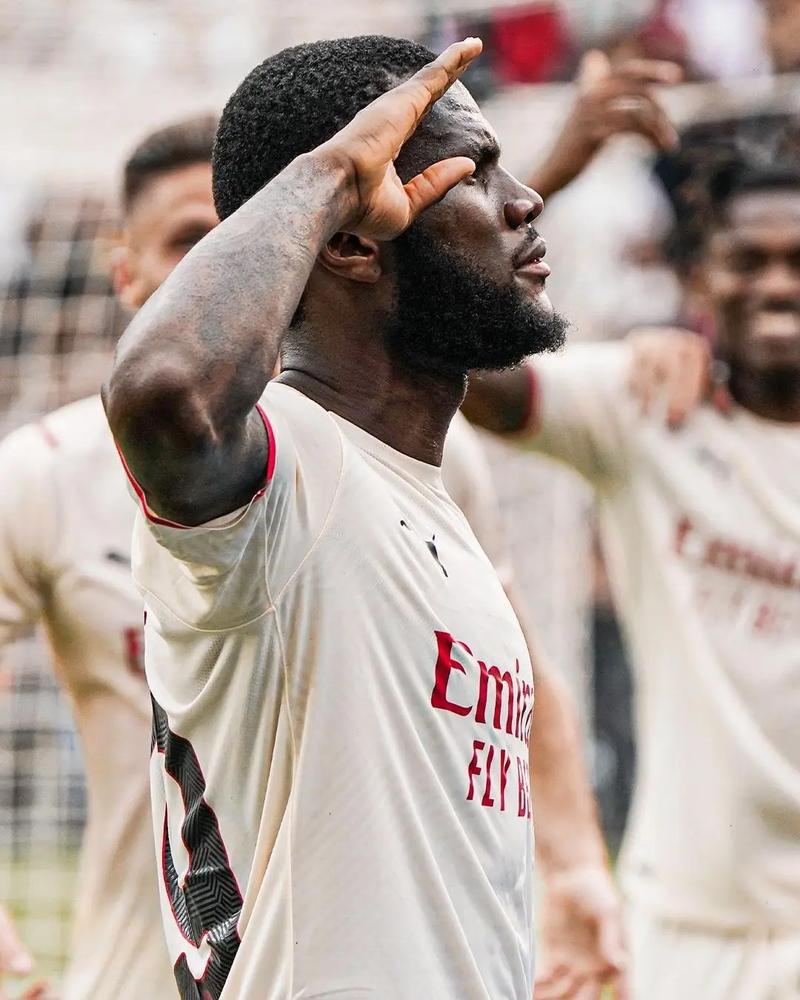 英超焦点战：维拉1-2绝杀阿森纳，曼城争冠机会大增