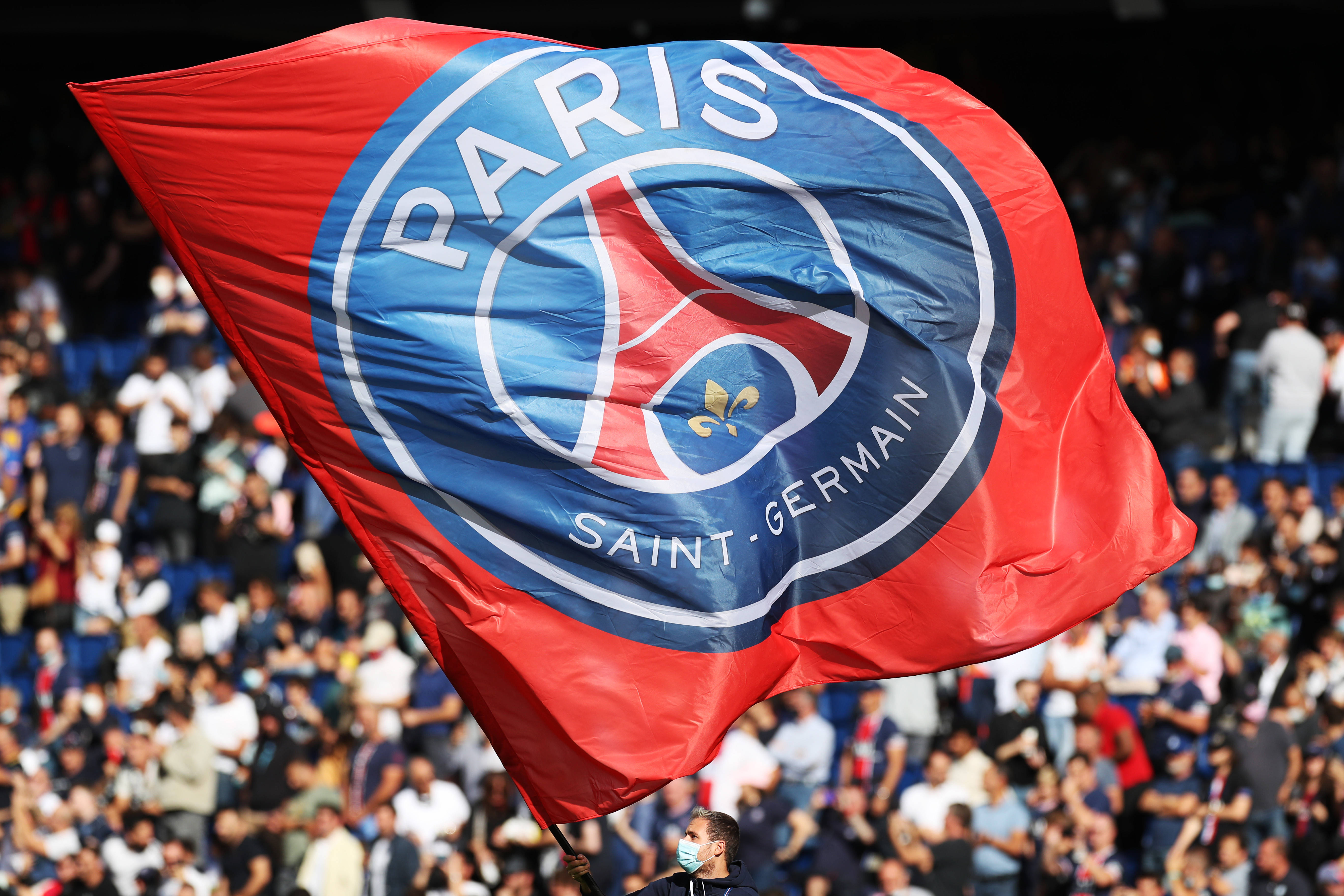 日职联半场：莱奥破门被吹，鹿岛鹿角暂0-0横滨FC