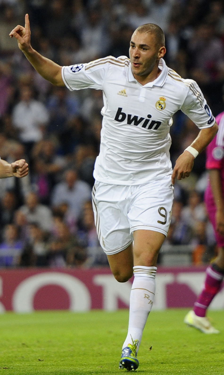 子弹官方：利伯蒂生病缺席今日对阵36人，德弗斯代替其出战