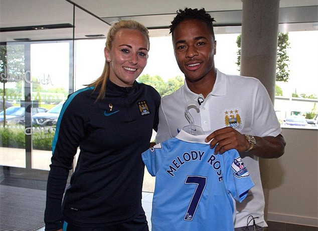 没有技巧全是感情，弗兰克告别演讲深情演唱《月亮代表我的心》